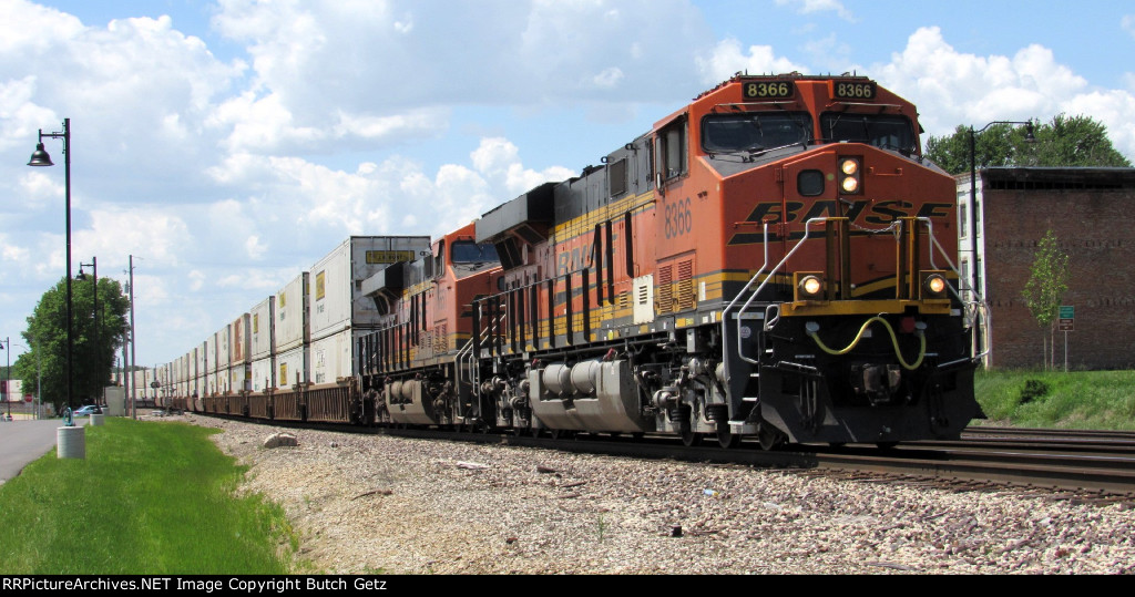 BNSF 8366